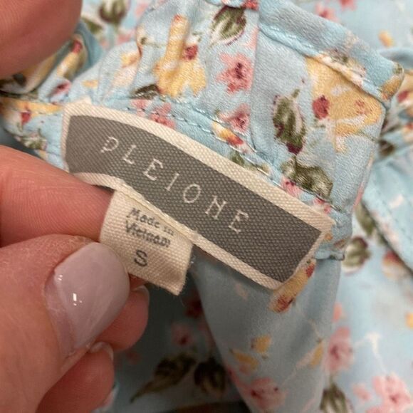 Pleione Blue Floral Flutter Sleeve Top Size Small - Picture 5 of 6